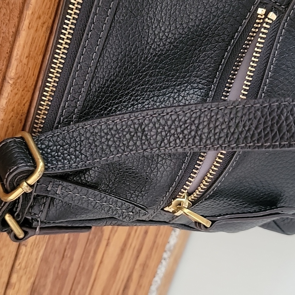 FOSSIL pebbled Elegant Black Leather Crossbody Bag Purse - Picture 3 of 14